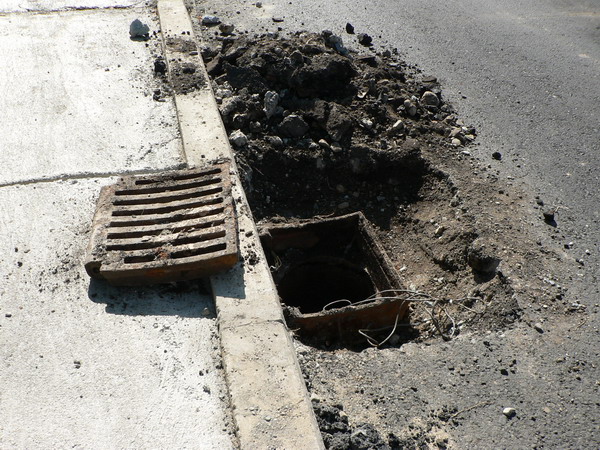 Ridicari capace canal str. Ion Creanga 9.jpg